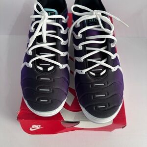 Nike Air Vapormax Plus in Fierce Purple and White